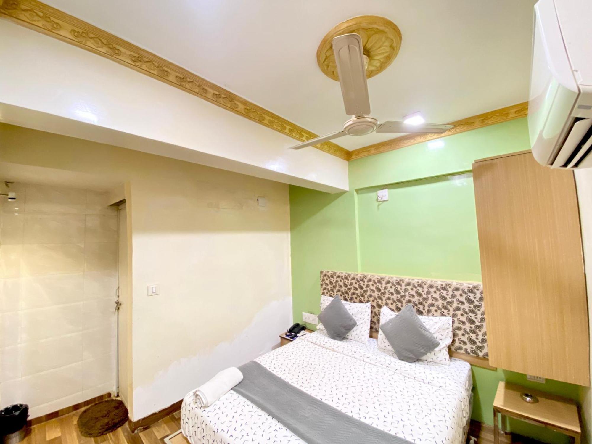 Hotel Abc Satellite Prahlad Nagar Ахмедабад Экстерьер фото