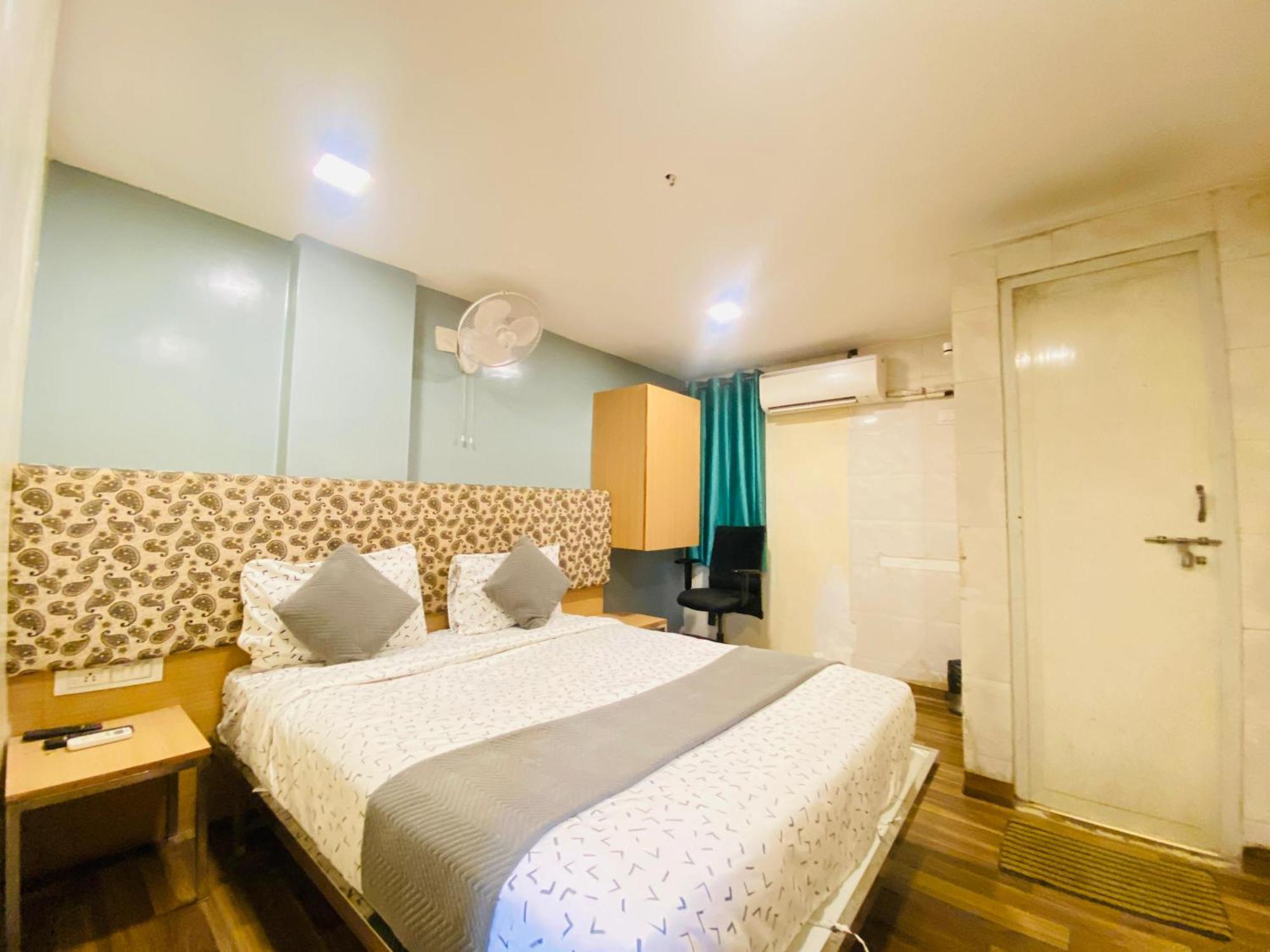 Hotel Abc Satellite Prahlad Nagar Ахмедабад Экстерьер фото