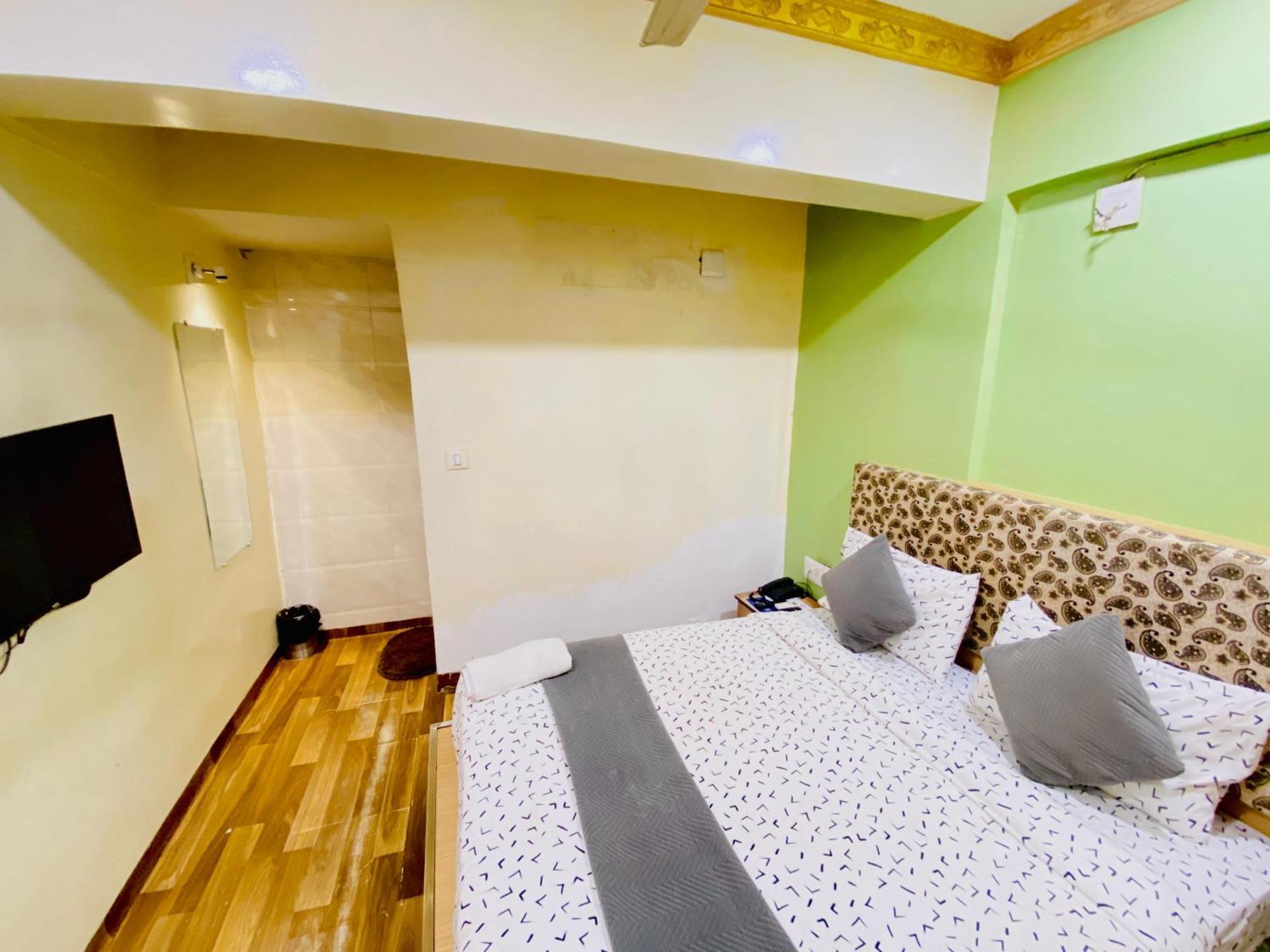 Hotel Abc Satellite Prahlad Nagar Ахмедабад Экстерьер фото