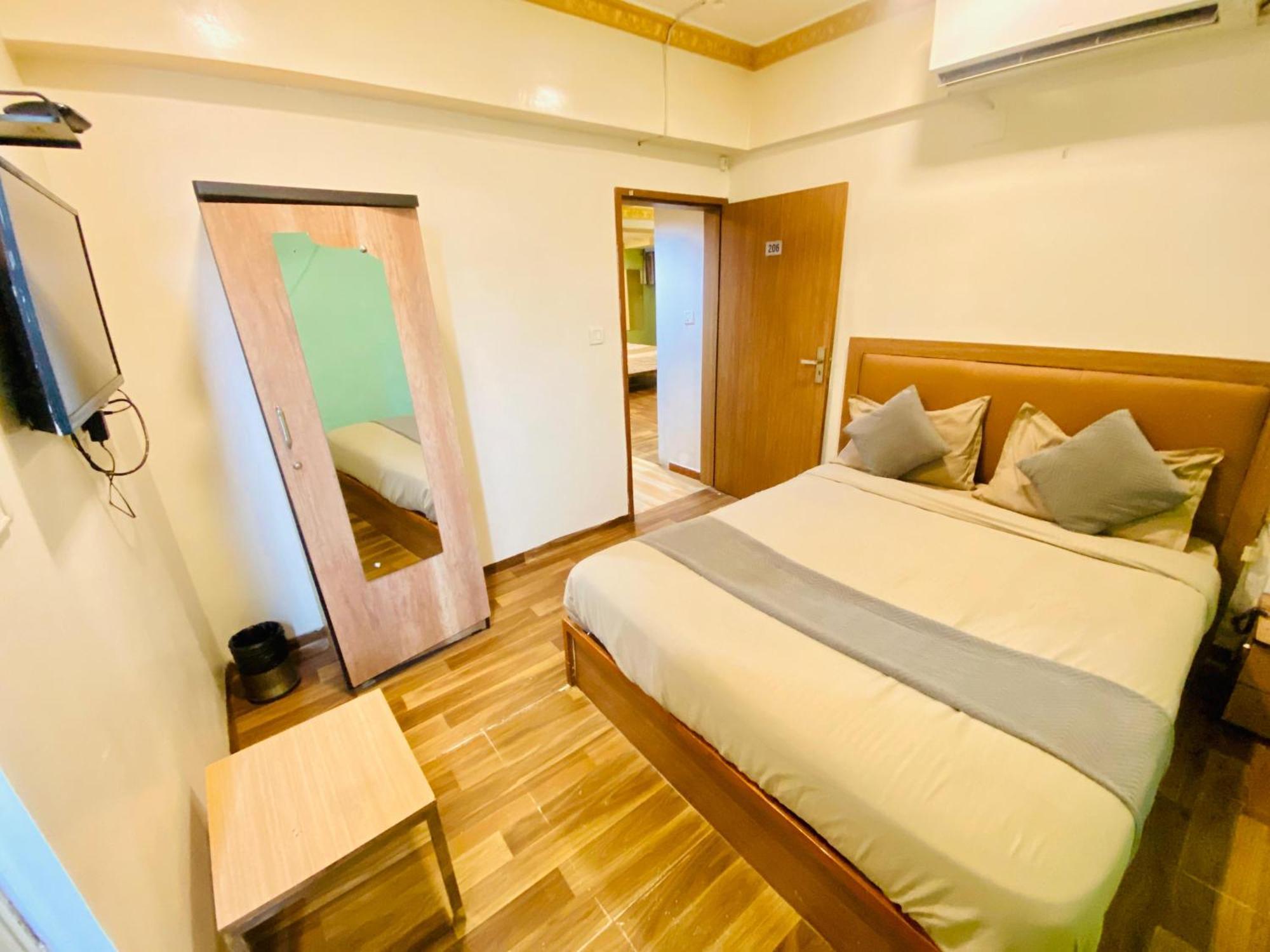 Hotel Abc Satellite Prahlad Nagar Ахмедабад Экстерьер фото