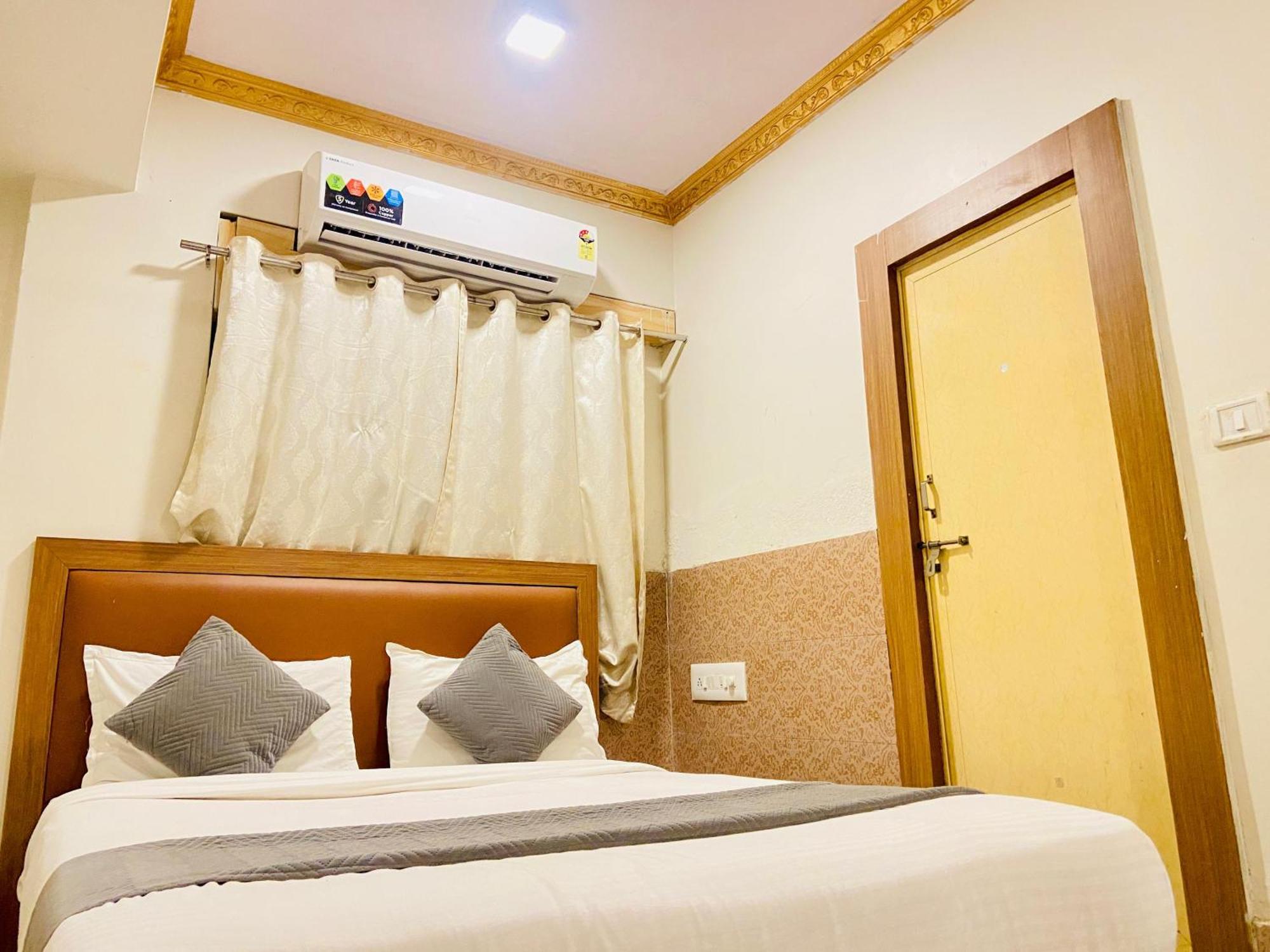 Hotel Abc Satellite Prahlad Nagar Ахмедабад Экстерьер фото