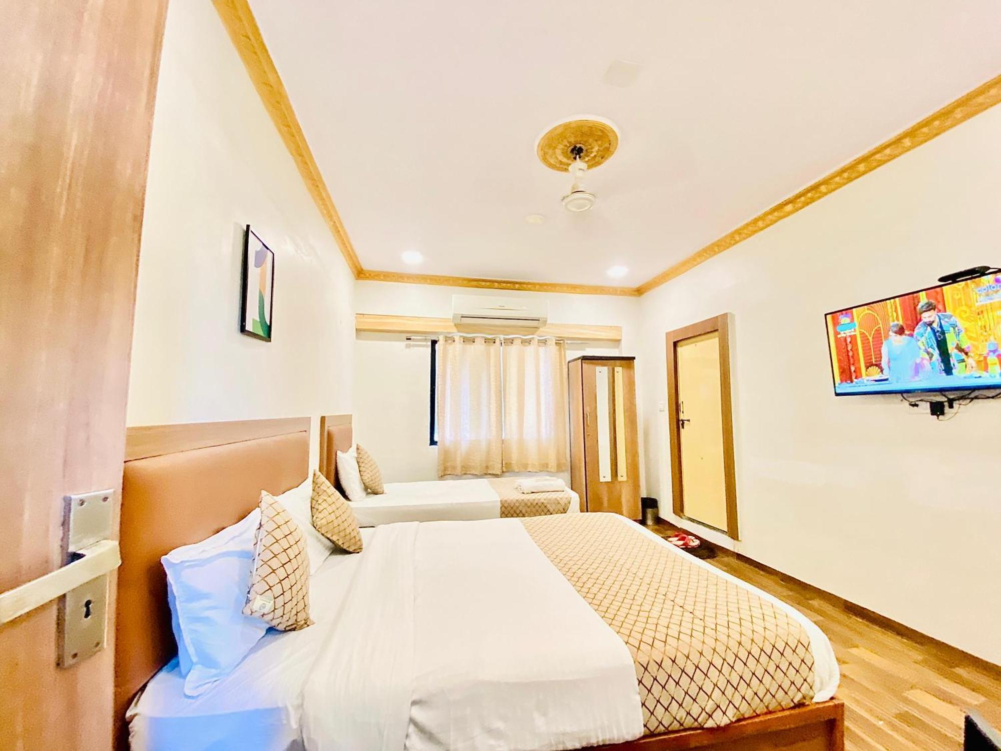 Hotel Abc Satellite Prahlad Nagar Ахмедабад Экстерьер фото