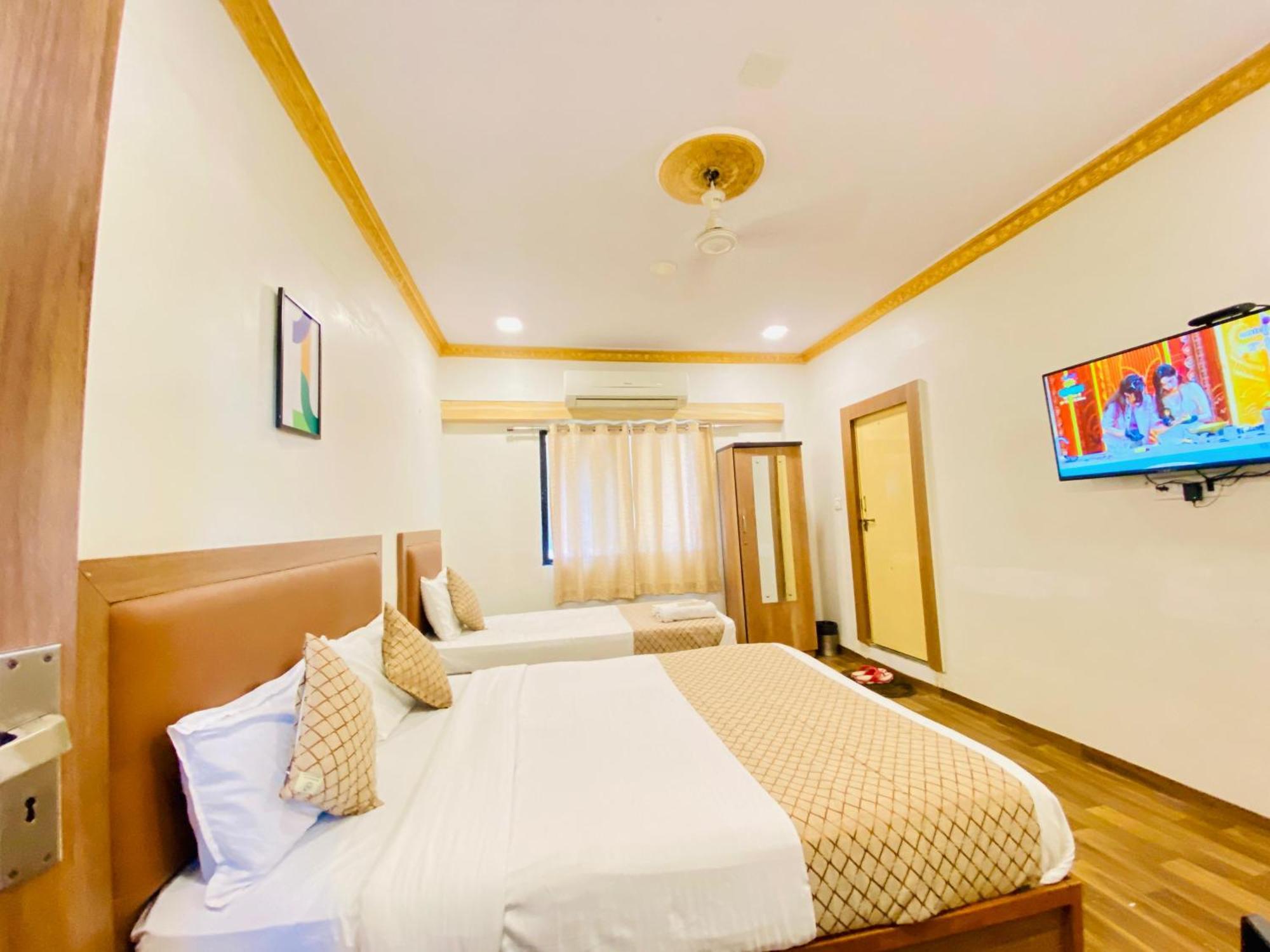 Hotel Abc Satellite Prahlad Nagar Ахмедабад Экстерьер фото