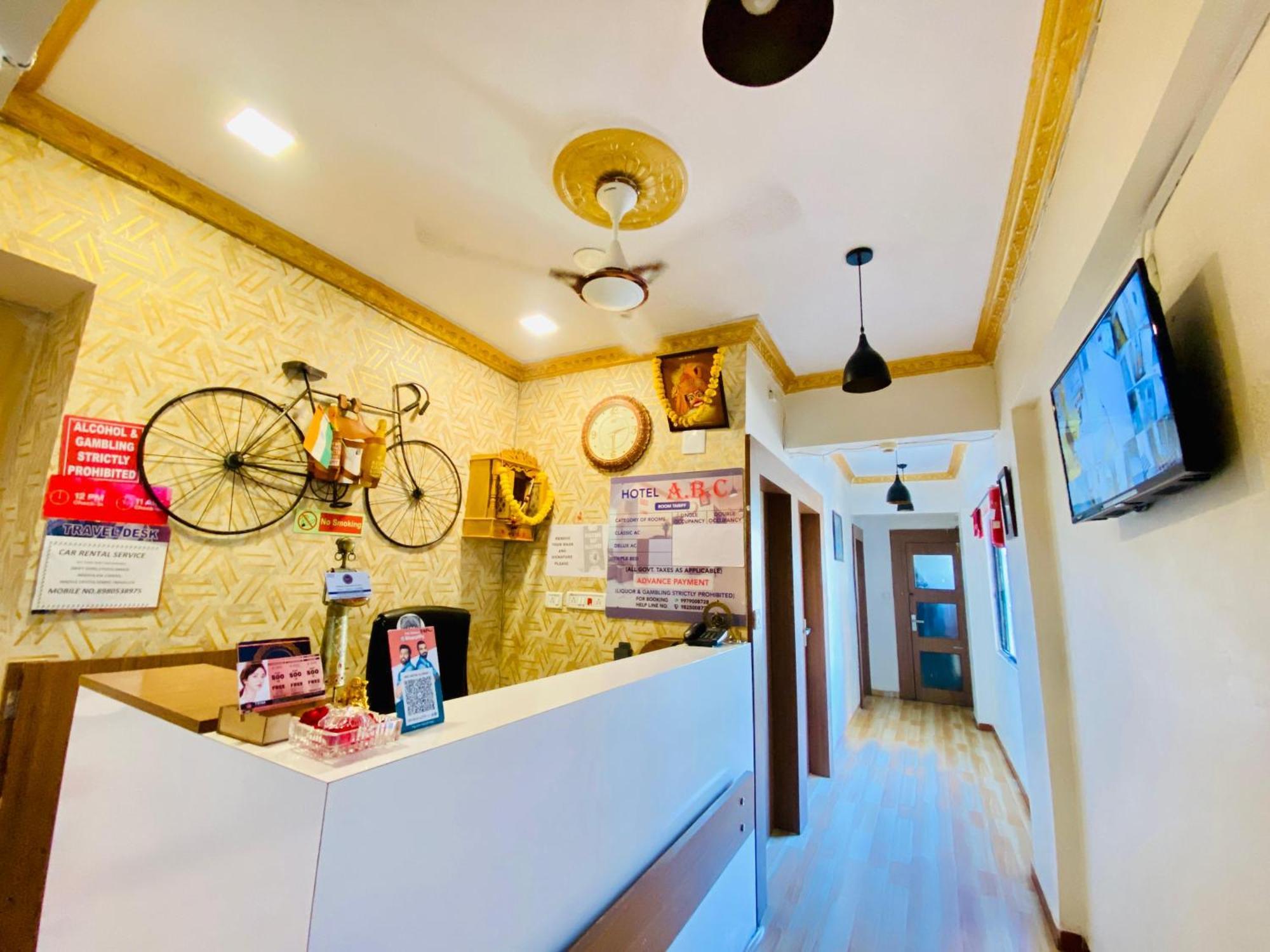 Hotel Abc Satellite Prahlad Nagar Ахмедабад Экстерьер фото