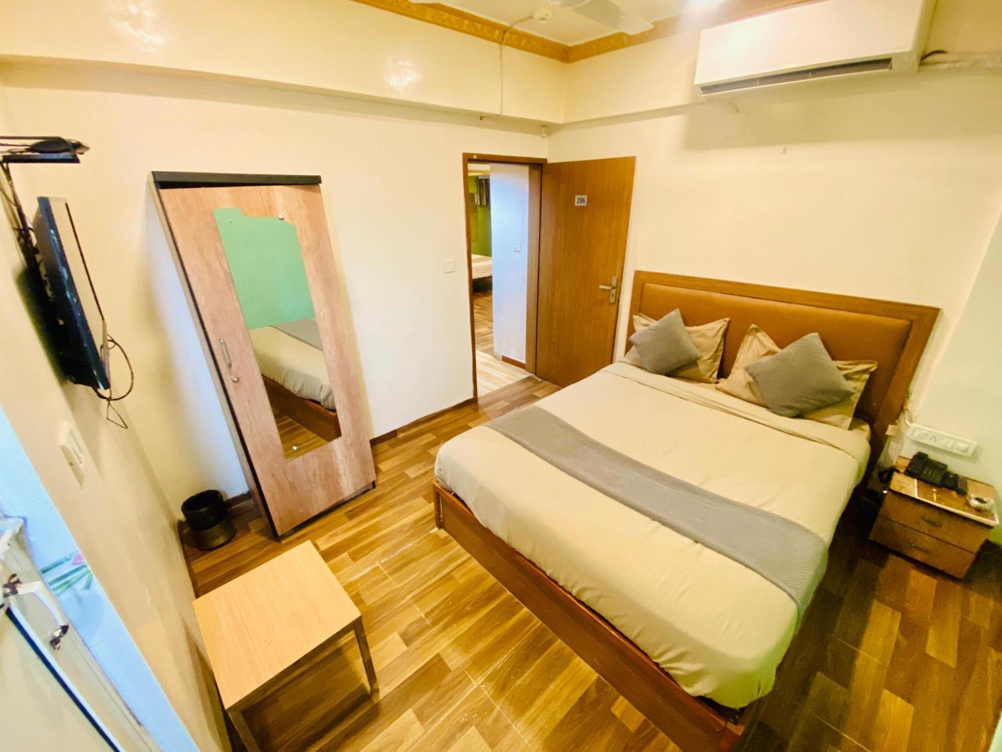 Hotel Abc Satellite Prahlad Nagar Ахмедабад Экстерьер фото