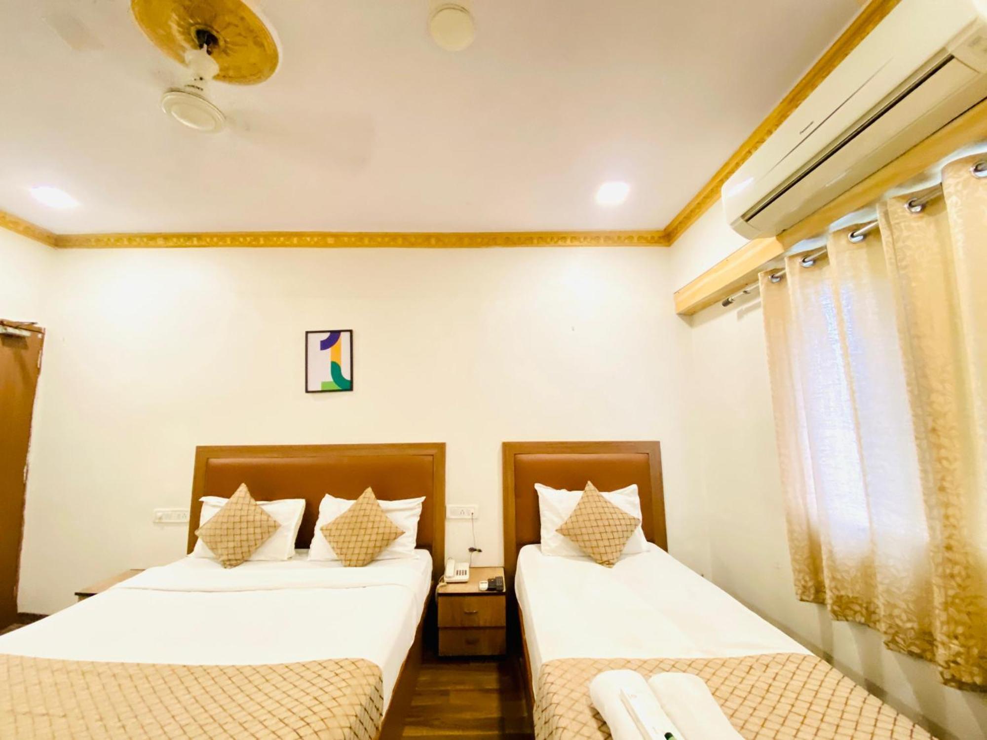 Hotel Abc Satellite Prahlad Nagar Ахмедабад Экстерьер фото
