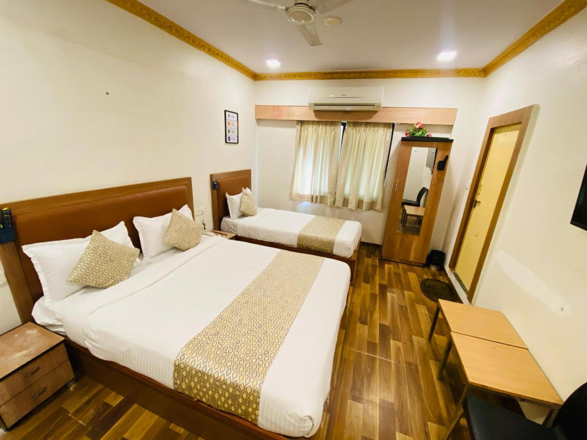 Hotel Abc Satellite Prahlad Nagar Ахмедабад Экстерьер фото