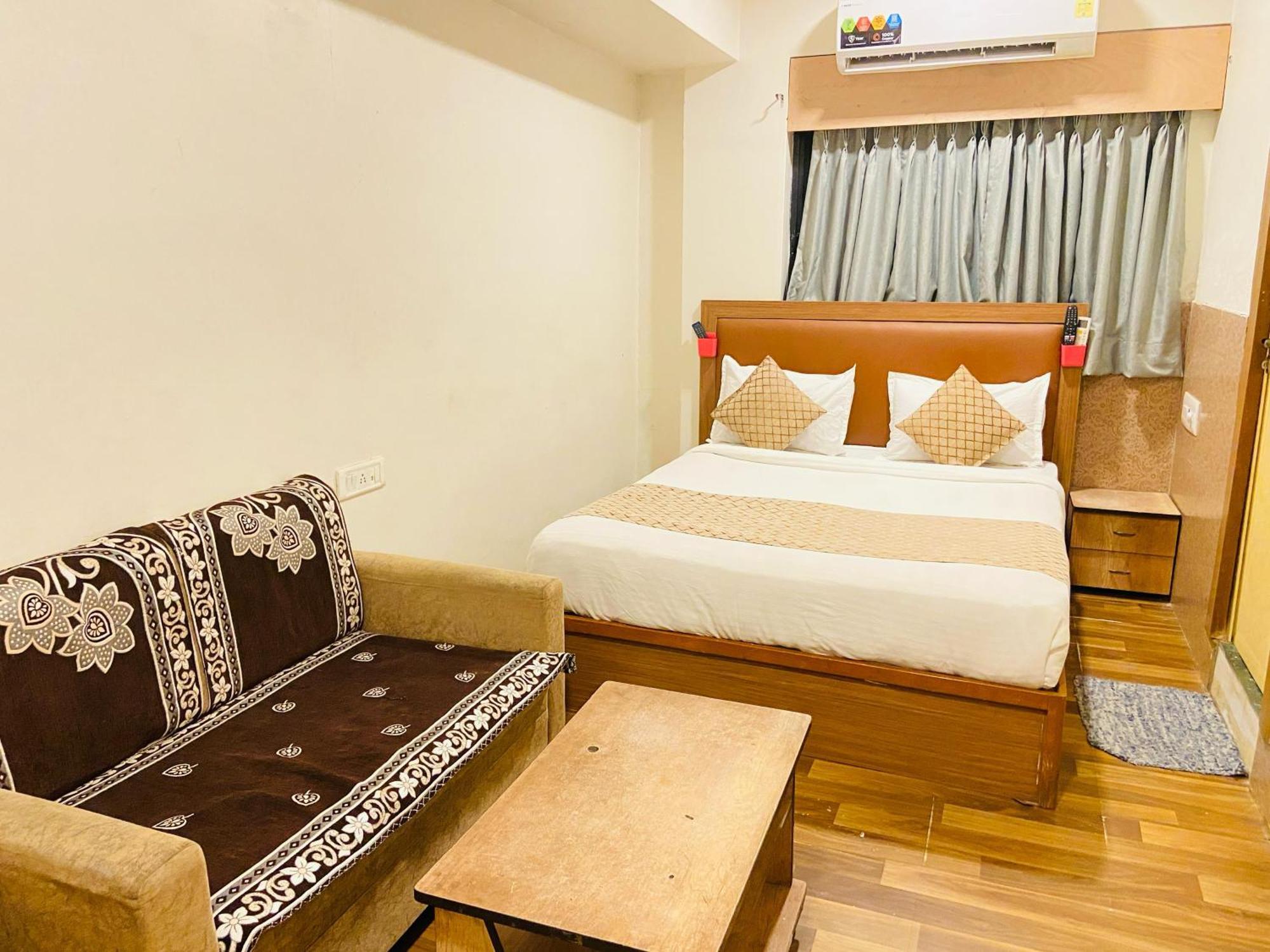 Hotel Abc Satellite Prahlad Nagar Ахмедабад Экстерьер фото