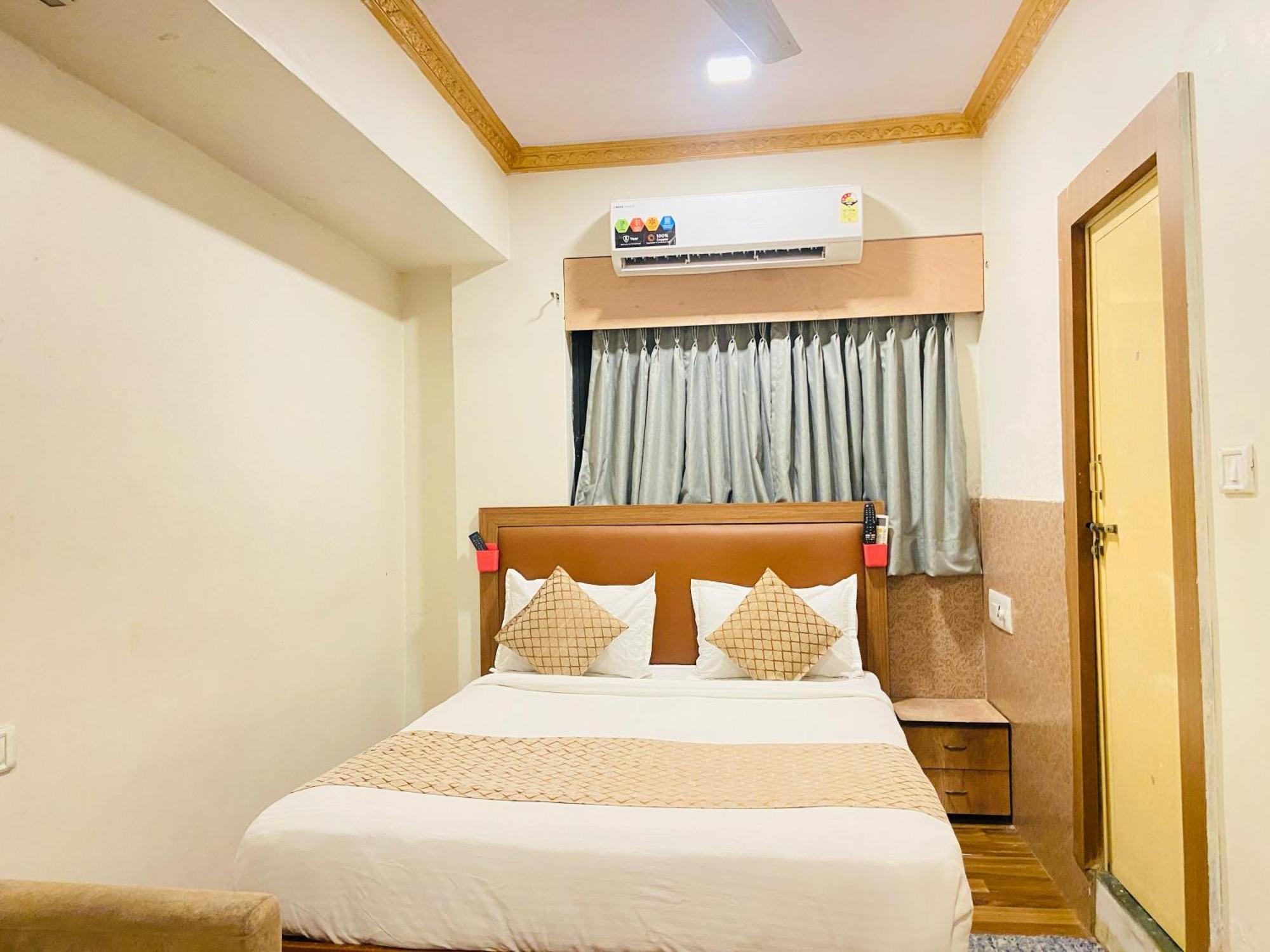 Hotel Abc Satellite Prahlad Nagar Ахмедабад Экстерьер фото