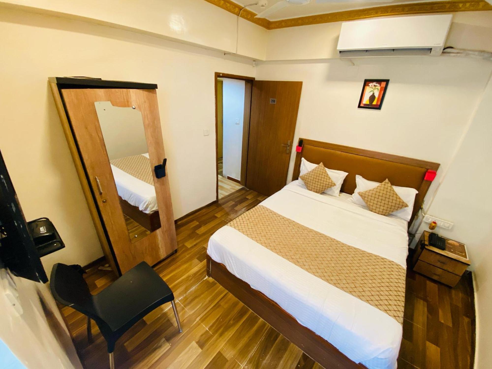 Hotel Abc Satellite Prahlad Nagar Ахмедабад Экстерьер фото