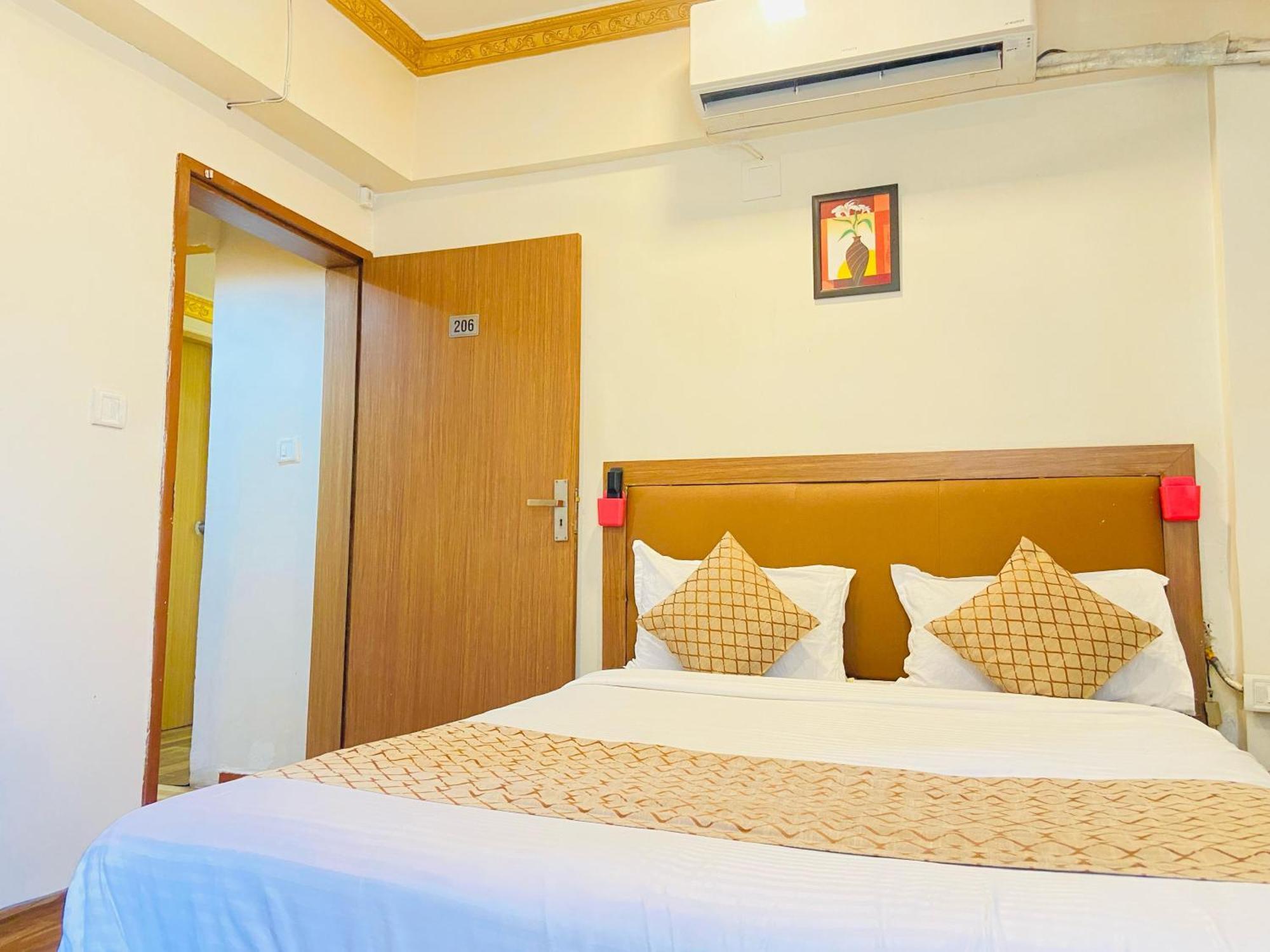 Hotel Abc Satellite Prahlad Nagar Ахмедабад Экстерьер фото